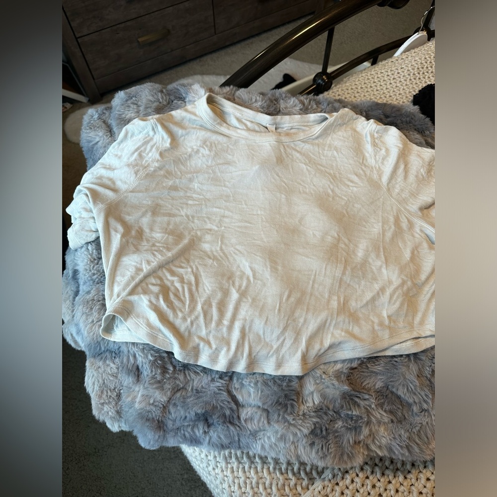 Lululemon Hold Tight Cropped T- Shirt- Bone Size 18